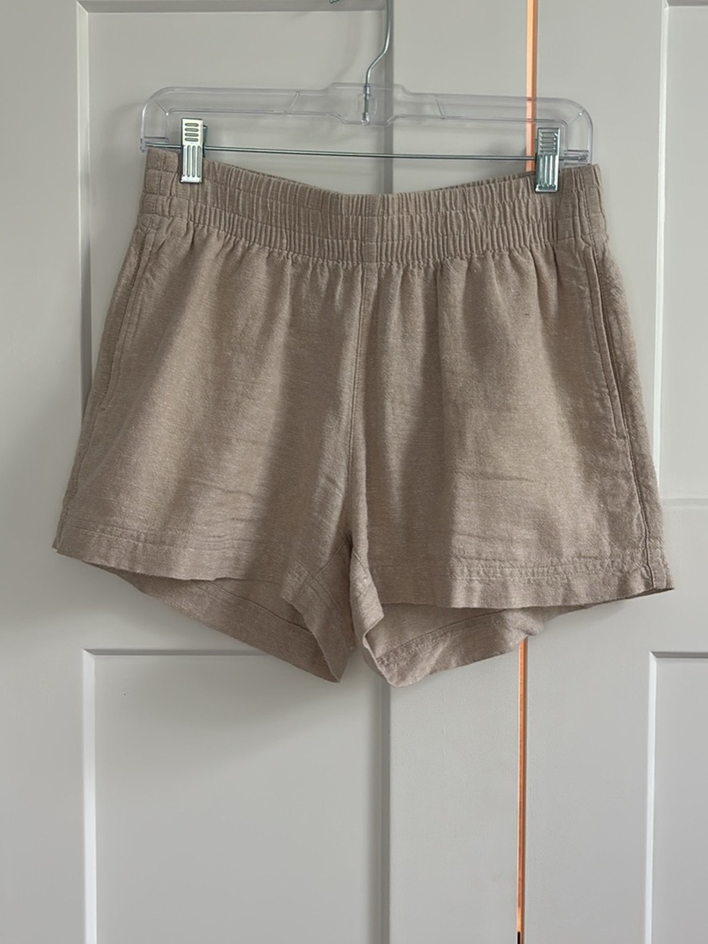 Women’s Elastic-Waist Tan Linen-Blend Shorts